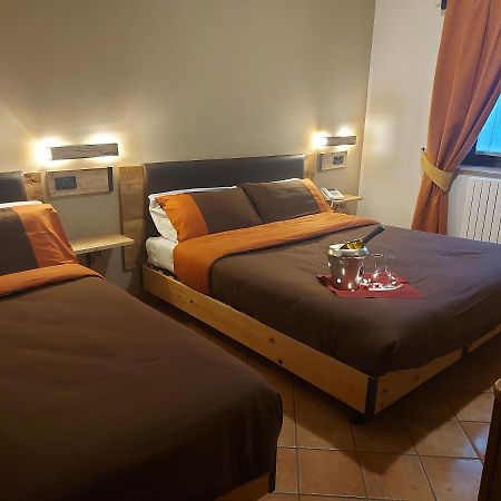 Hotel Altopiano Delle Rocche ร็อคคาดีเมซโซ่ ภายนอก รูปภาพ