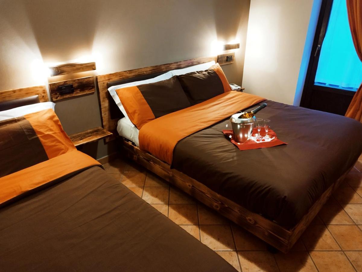 Hotel Altopiano Delle Rocche ร็อคคาดีเมซโซ่ ภายนอก รูปภาพ