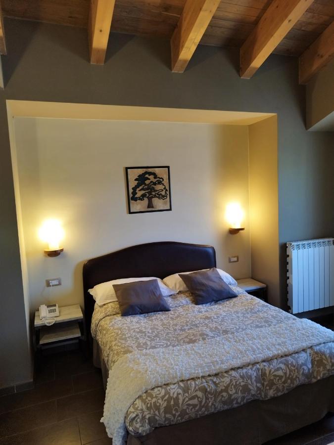 Hotel Altopiano Delle Rocche ร็อคคาดีเมซโซ่ ภายนอก รูปภาพ